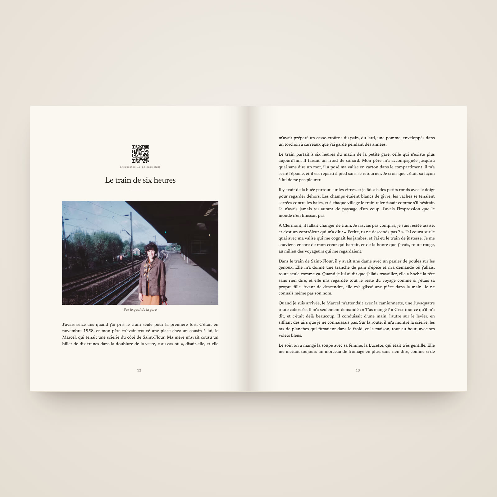 Le livre ouvert : le chapitre « Le train de six heures », avec son QR code, sa photo et le début de l'histoire